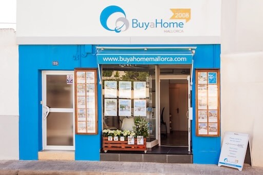 Facade of the Buy a Home Mallorca office in Portixol Molinar