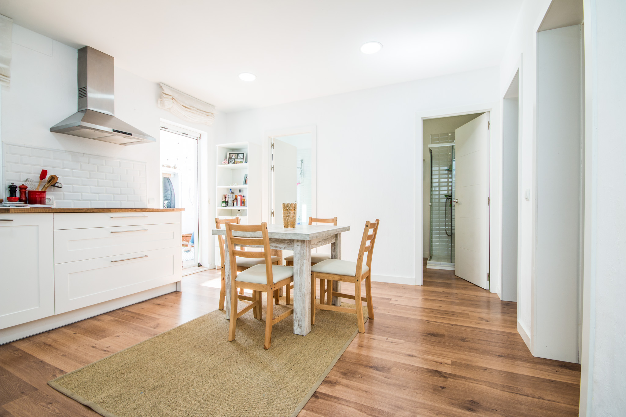 Spacious and fresh looking kitchen and dining area